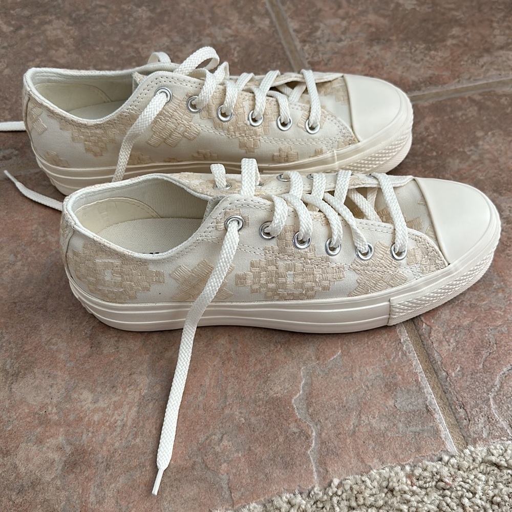 Converse Lift Ox